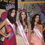 Shah Rukh Khan among Bolly Celebs at the Red Carpet of the 2nd edition of NRI Of The Year Awards