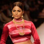 Juhi Chawla showcases Tanishq creation at the India International Jewellery Week 2015