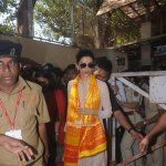 Deepika Padukone snapped at Siddhivinayak Temple seeking blessings for film 'Bajirao Mastani' success