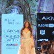Esha Gupta walks the ramp as showstopper for designer Arpita Mehta at LFW Summer/Resort 2015