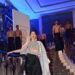 Kareena Kapoor walks the ramp as showstopper for Anamika Khanna at Lakme Fashion Week Summer/Resort 2015 Grand Finale