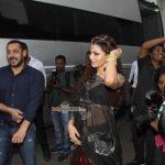 Salman Khan meets Riteish Deshmukh, Urvashi Rautela, Aftab Shivdasani on 'Great Grand Masti' Sets