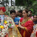 Dimple Kapadia, Twinkle Khanna and Akshay Kumar's son Aarav at their residence Ganpati Visarjan
