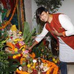 Vivek Oberoi with his family at their residence Ganpati Visarjan at Juhu