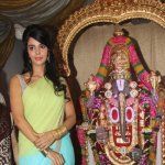 Mallika Sherawat visits Ganpati Bappa of Ranjit Studios in Mumbai