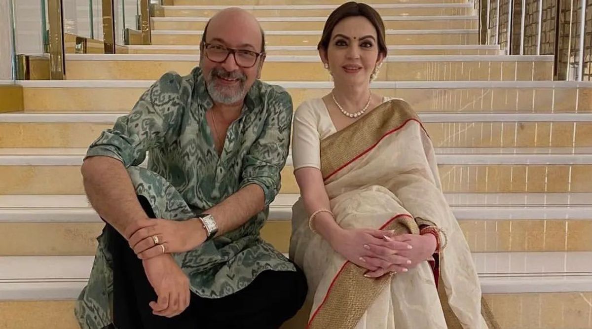 Nita Ambani Presented With Stunning Painting of Lord Shrinathji; Displays Deep Respect By Removing Sandals (Watch Video)