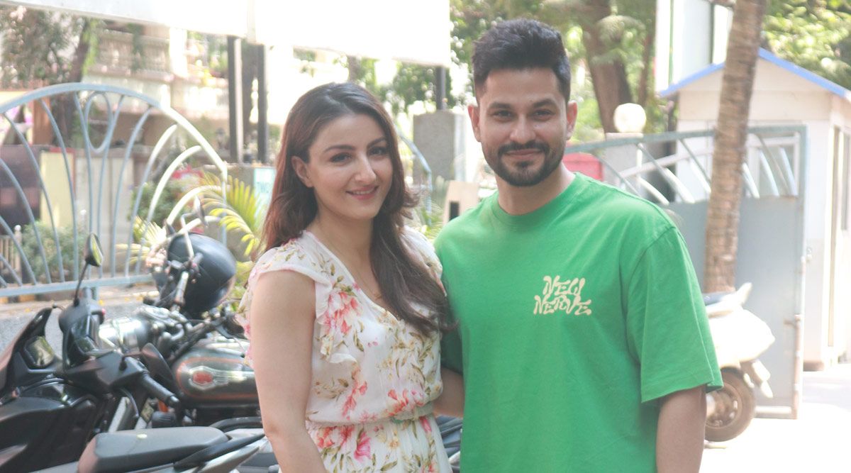 Soha Ali Khan and Kunal Khemu spotted outside Title Waves at Bandra