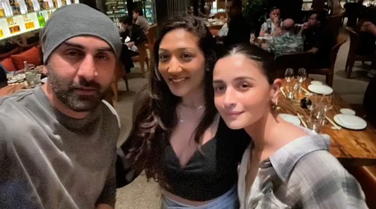 Lovebirds Alia Bhatt And Ranbir Kapoor Interact With Fans Outside A Restaurant During Their Vacations (Watch Video)