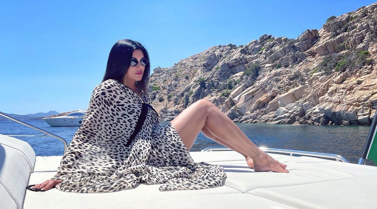 Sushmita Sen slays in a kaftan at a beach; reminds fans of ‘Dilbar’ days