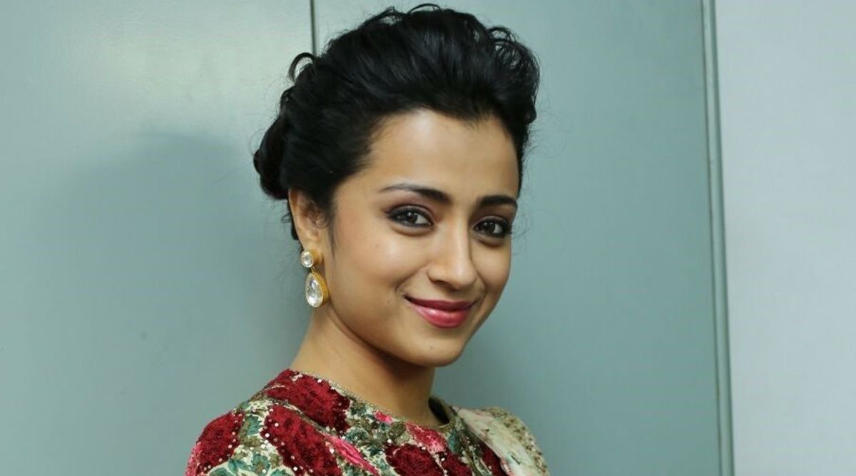 Trisha gets blessings at Madurai’s Meenakshi Amman Temple