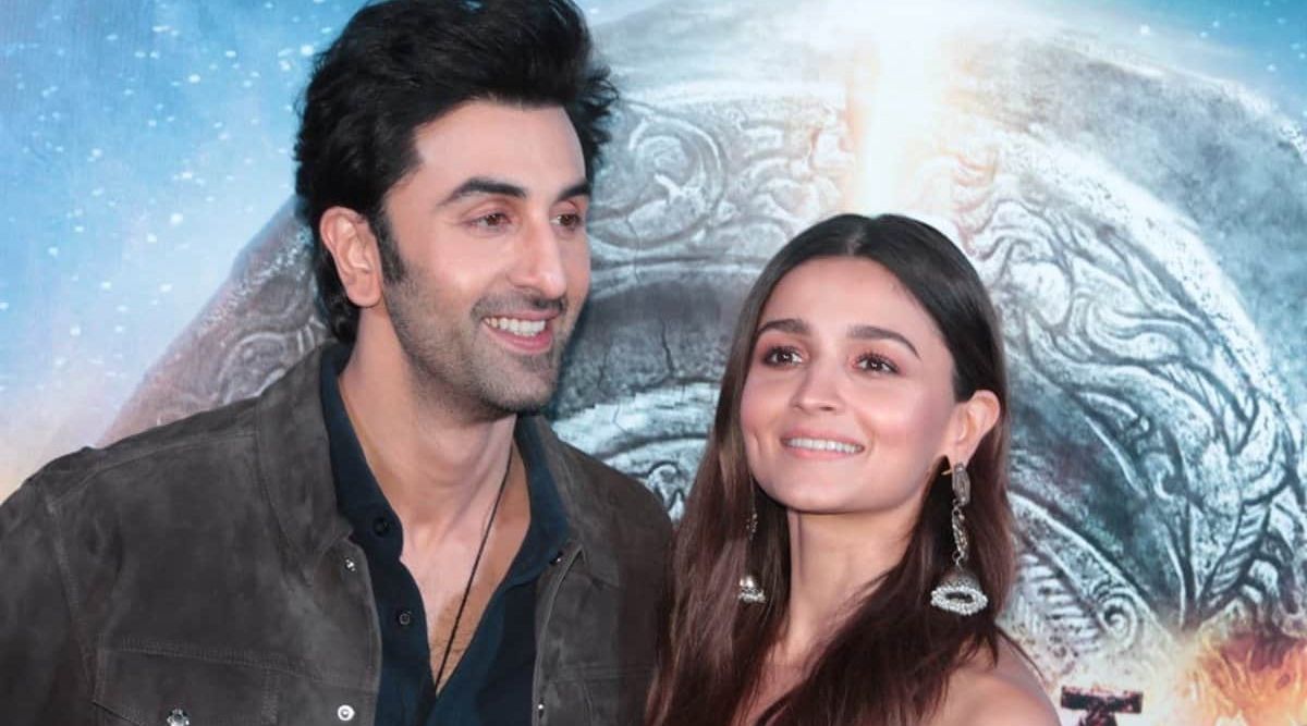 Alike Rishi & Neetu Kapoor, Ranbir & Alia to tie the knot in RK House this April