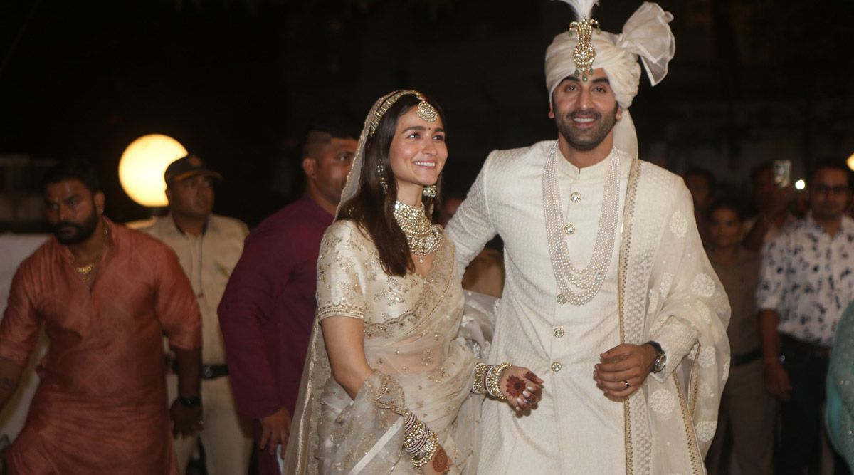 Ranbir Kapoor & Alia Bhatt as newly married couple of Bollywood are adorable