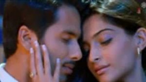 Mallo Malli song promo from Mausam