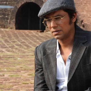 Main Aur Charles Still