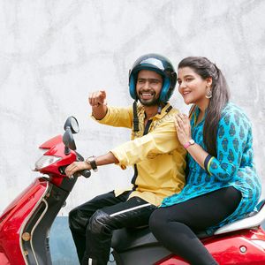 Khajoor Pe Atke Still