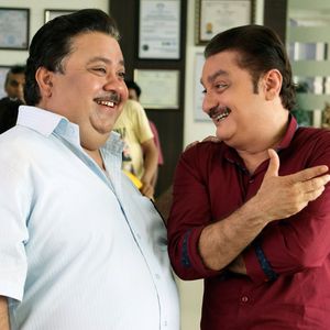 Khajoor Pe Atke Still