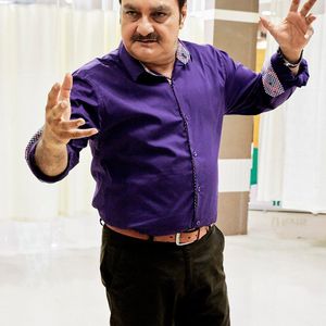 Khajoor Pe Atke Still