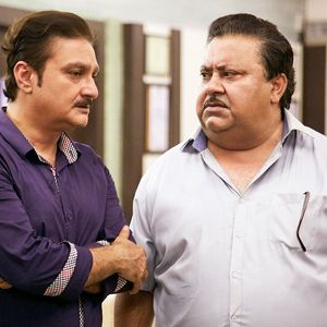 Khajoor Pe Atke Still