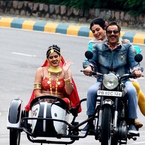 Yamla Pagla Deewana Phir Se Still