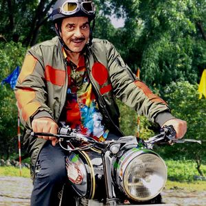 Yamla Pagla Deewana Phir Se Still