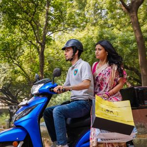 Dolly Kitty Aur Woh Chamakte Sitare Still