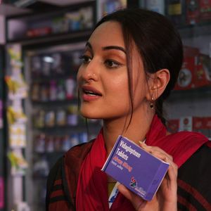 Khandaani Shafakhana Still