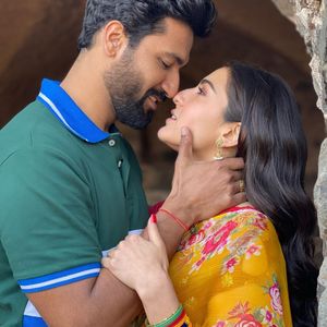 Zara Hatke Zara Bachke Still