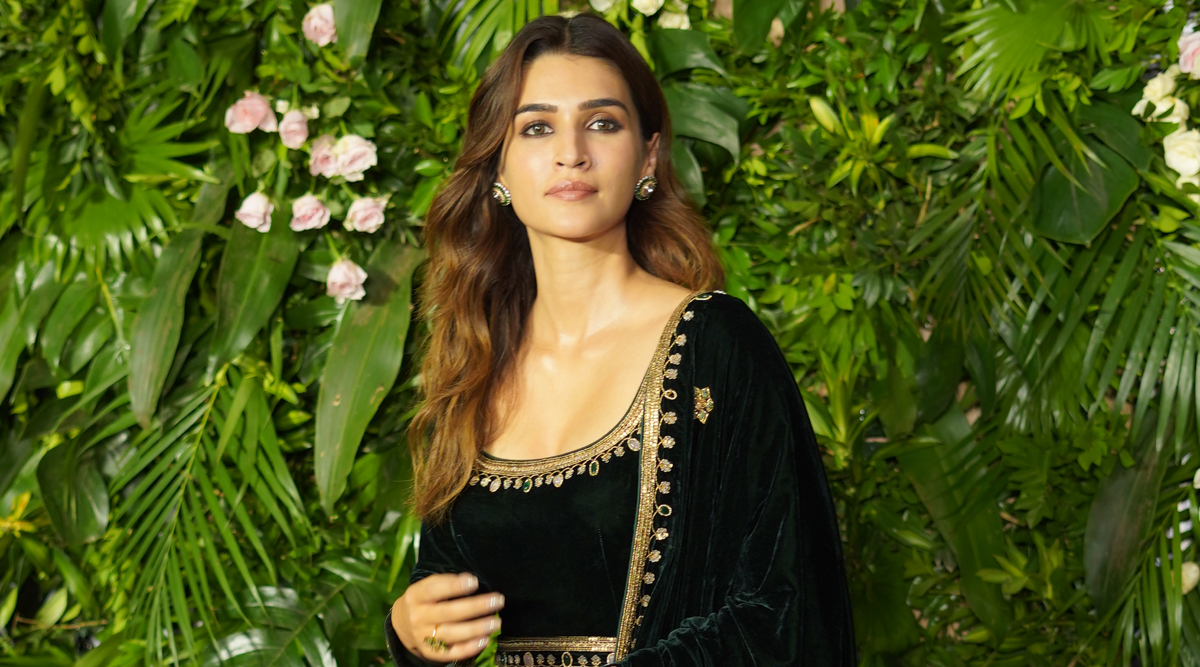 Kriti Sanon was the center of the ball in her velvet Sureena Chowdhri Anarkali outfit
