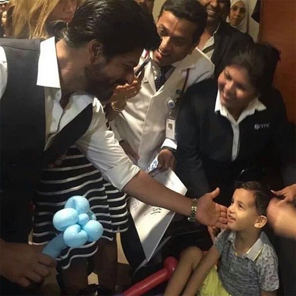 Shah Rukh Khan visits children at Abu Dhabi hospital