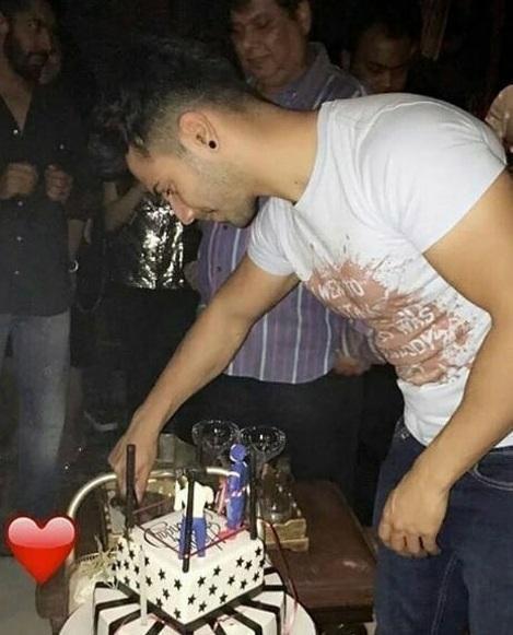 Varun Dhawan rings in 29th birthday with Bollywood's glitterati