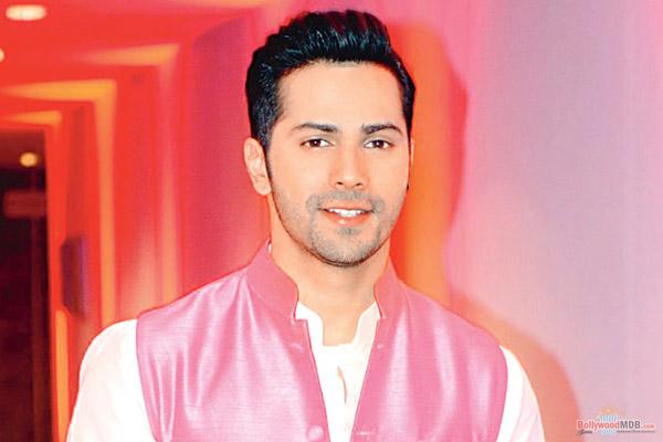 Watch video: Varun Dhawan chilling backstage!