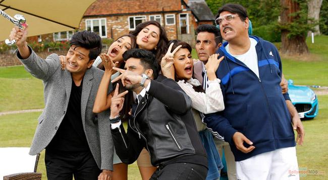 Housefull 3 crosses the 100 crore milestone at the domestic box-office!