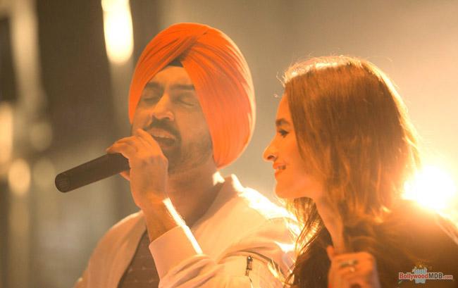 Watch Club Mix of Ikk Kudi from Udta Punjab