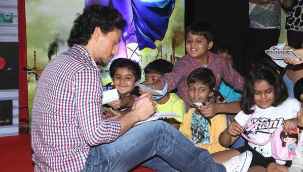 View Pics: Tiger-Jacqueline promote A Flying Jatt with Kids!