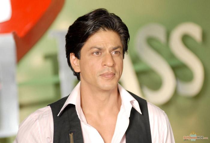 Shah Rukh Khan all set to play dwarf in December for Aanand L Rai's next