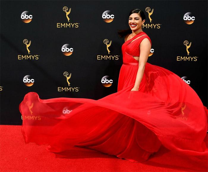 Priyanka Chopra's sizzling debut at Emmys 2016