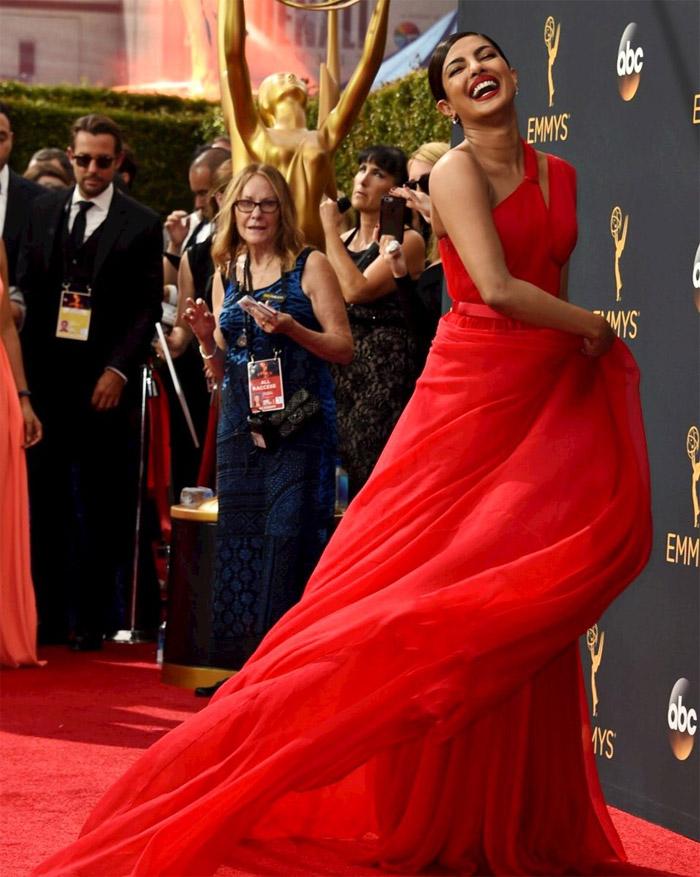 Priyanka Chopra's sizzling debut at Emmys 2016