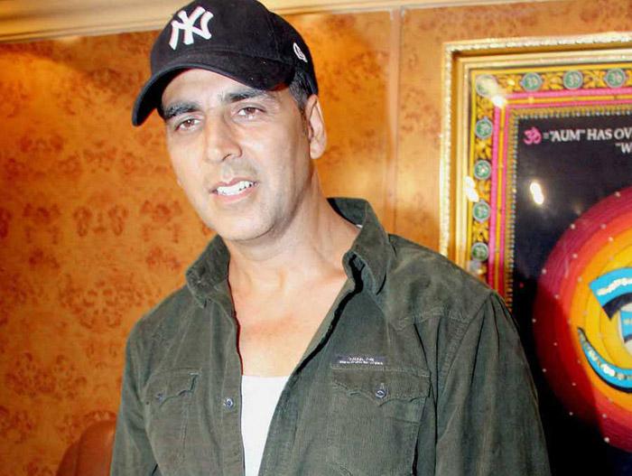 Watch video: Akshay Kumar wishes Jolly New Year to all!