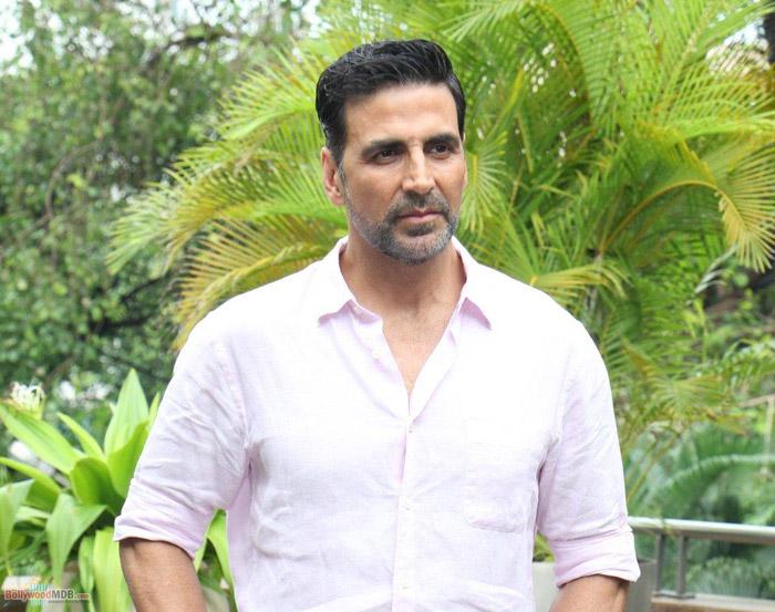 Akshay Kumar reveals why he disowned his original name Rajiv Bhatia