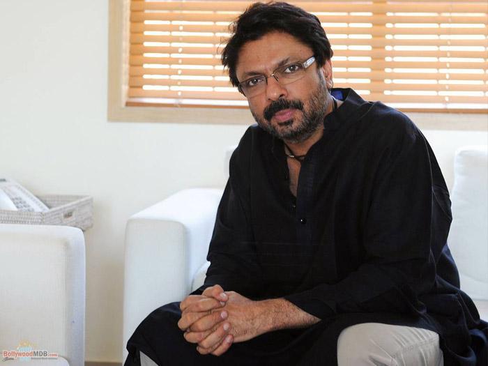 Sanjay Leela Bhansali’s Padmavati has been pushed ahead to 2018!